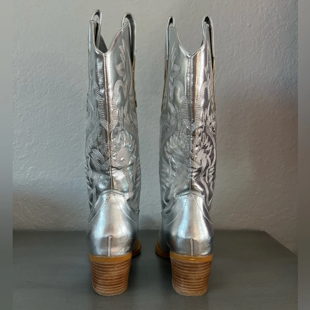 Women’s Metallic Silver Cowgirl Boots - Picture 7 of 11
